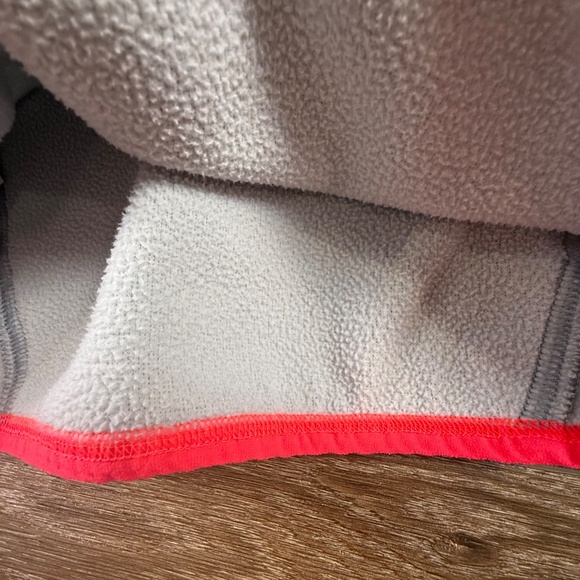 Under Armour Storm Girls Coldgear Heathered Gray Hooded Sweatshirt YSM School - Picture 12 of 14